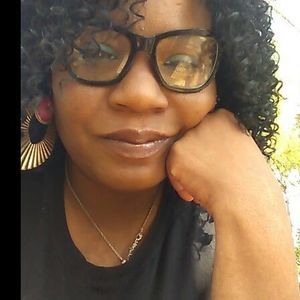 Meet your Posher, Carrie